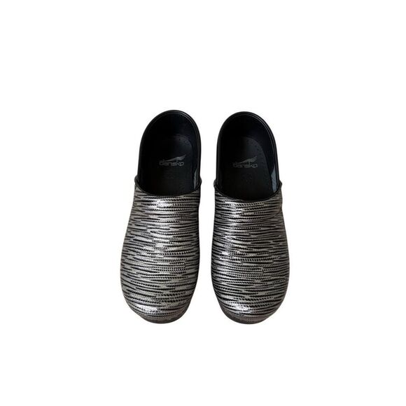 Dansko Black Sliver Tooled Leather Clog Shoes Size 38 US 7.5 8 Slip On Comfort - Picture 2 of 11